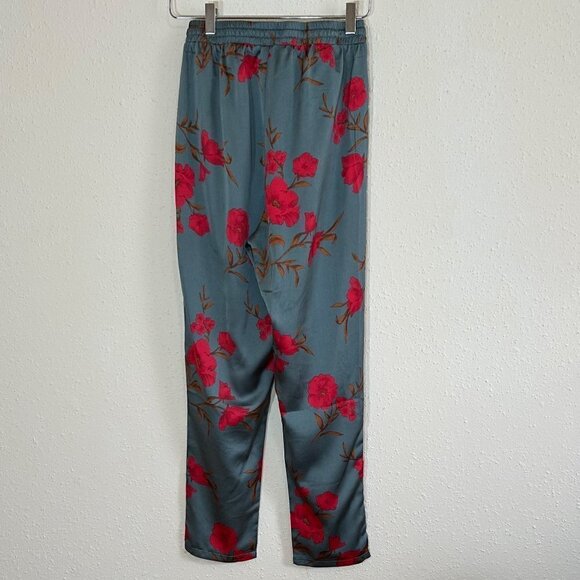 **sale**Pretty LittleThings Satin feel Cigarette Pants - Picture 4 of 11